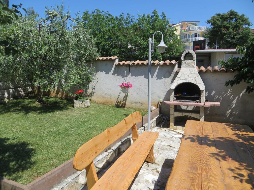 Apartments Sandra Porec Exterior photo